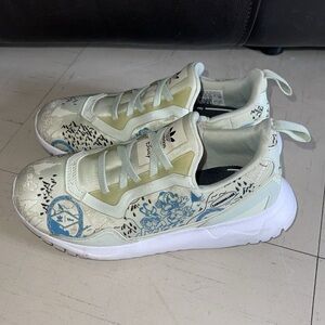Unisex -Disney (worn @ disney only) (Elastic) adidas size 1 (big kids)